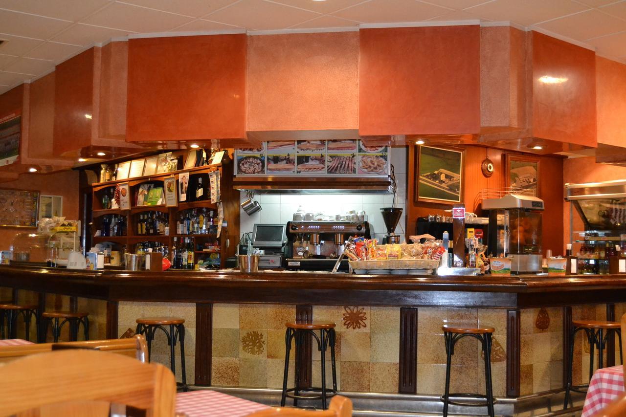 Hotel Restaurante Las Camelias Jarrio Buitenkant foto